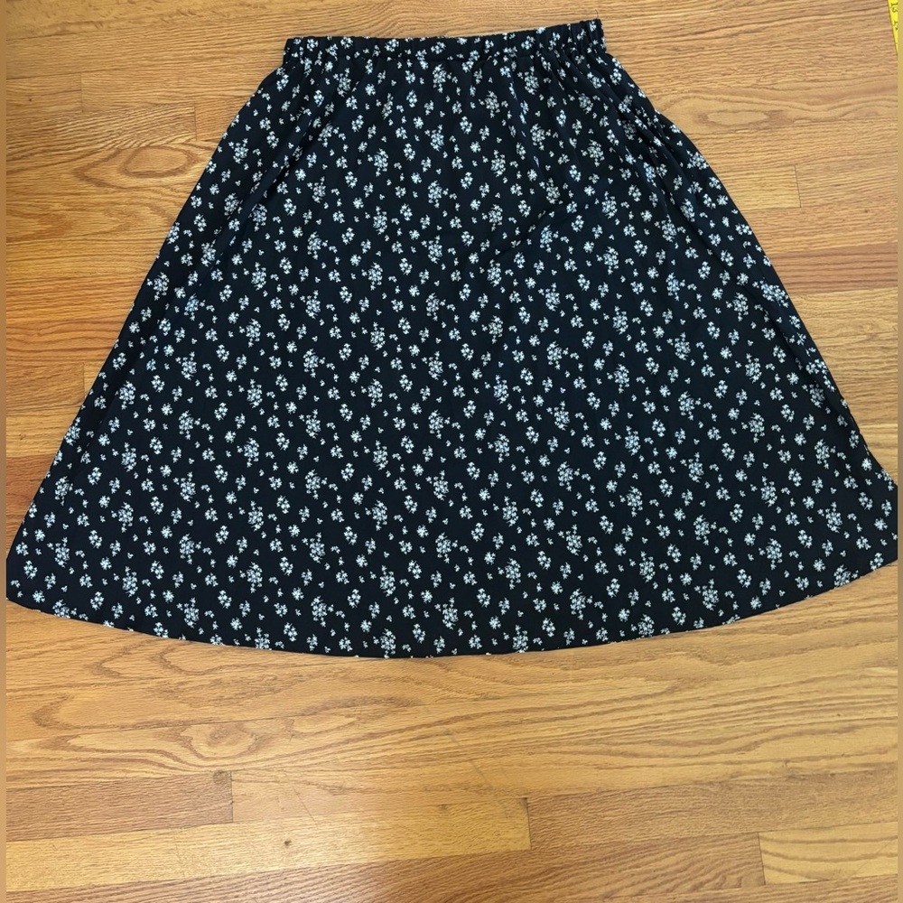 Shein Curve Skirt Women’s 1XL Black White Floral Print Midi Length Not Lined